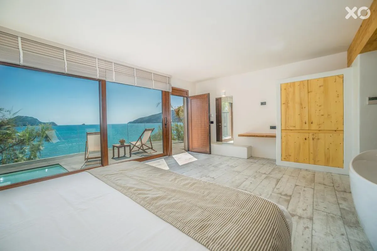 Gloria Maris Hotel Suites & Villa