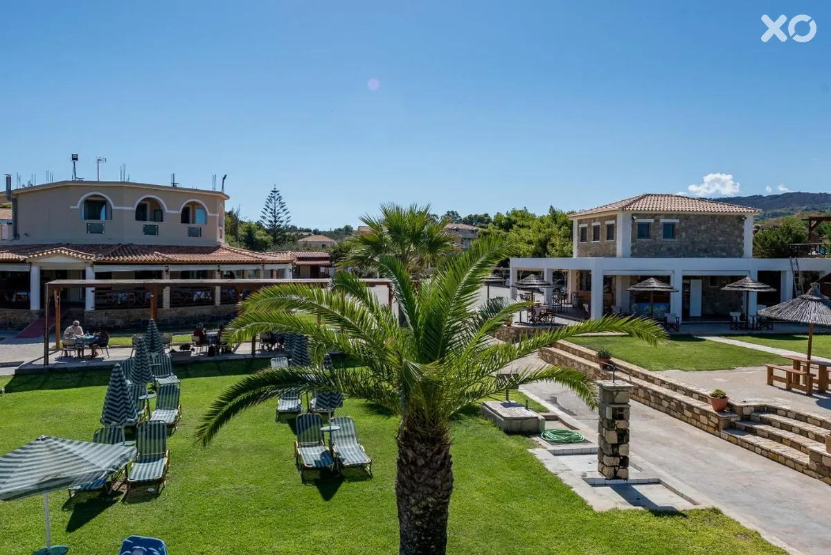 Plaka Beach Resort
