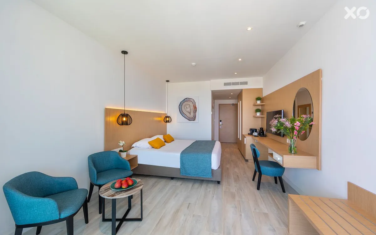 Leonardo Crystal Cove Hotel & Spa by the Sea