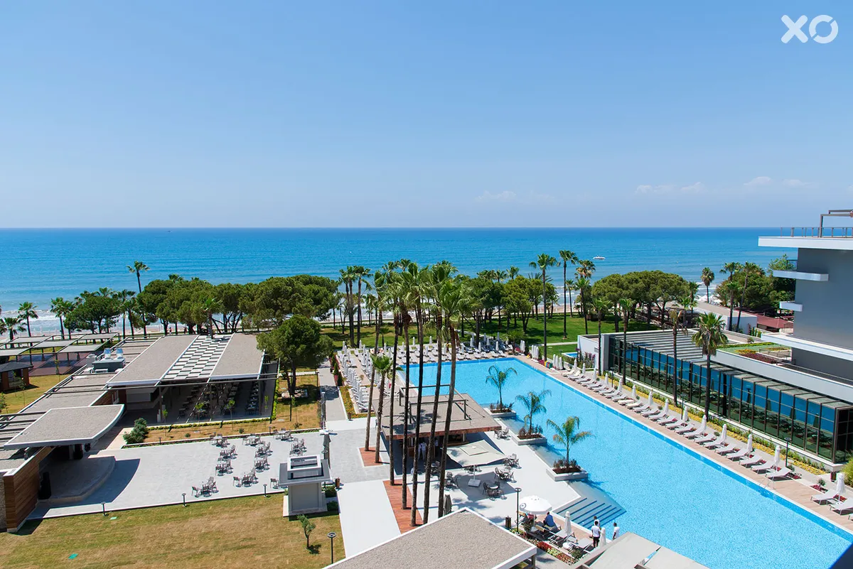 Acanthus Cennet Barut Collection