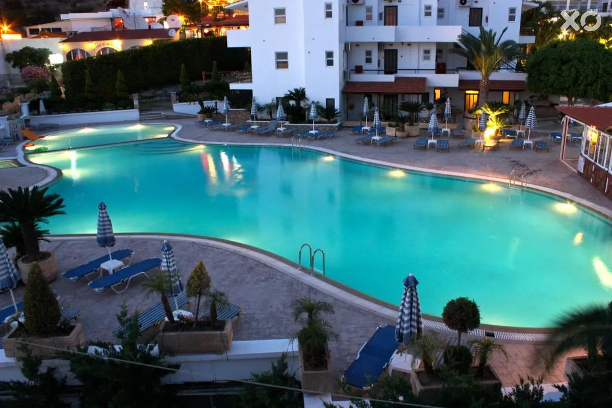 Coliseum Studios & Apartments