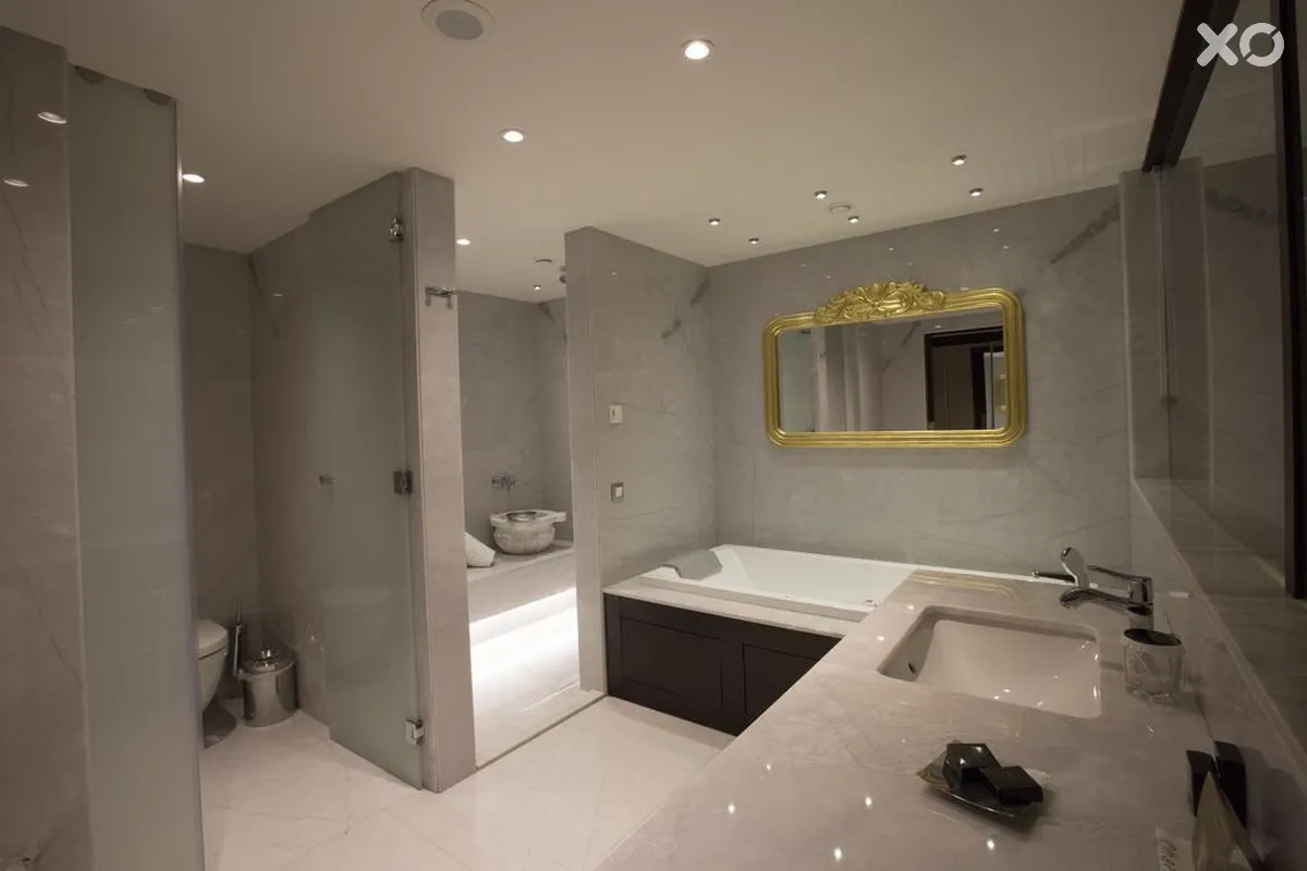 Charisma De Luxe Hotel