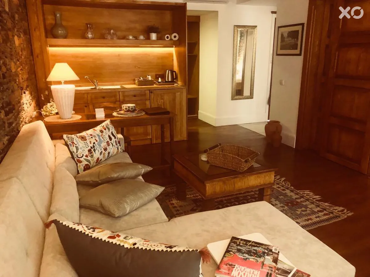 El Vino Hotel & Suites
