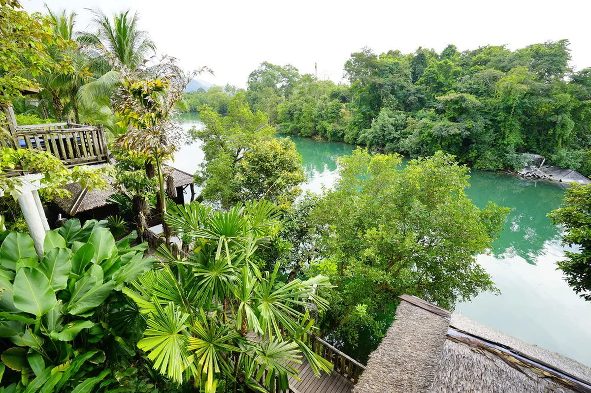 Aana Resort & Spa