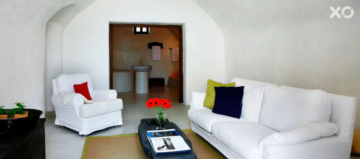 Villas & Mansions of Santorini