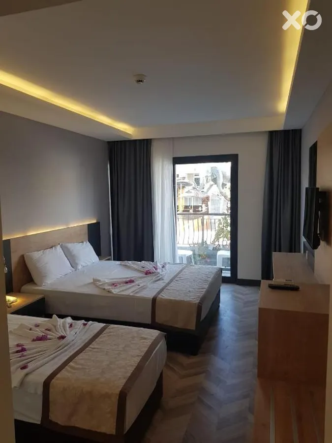 Clover Magic Park Side Hotel