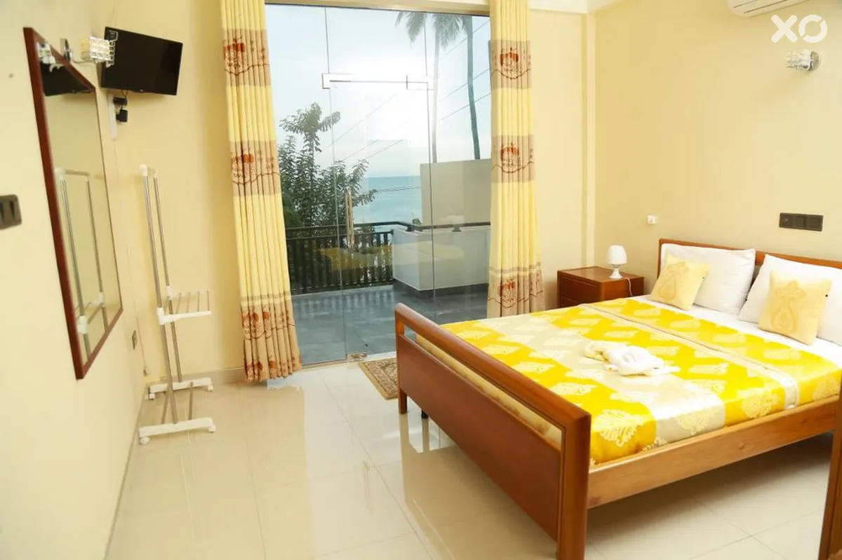 Queens Beach Hotel