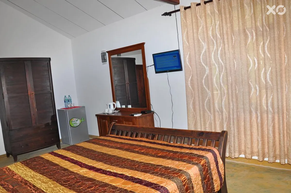 Solomon Beach Hotel