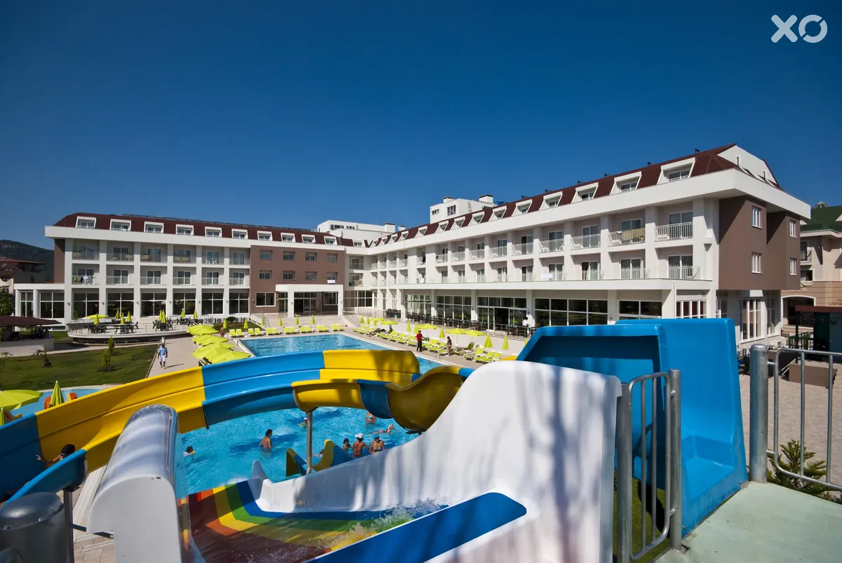 MG White Lilyum Hotel