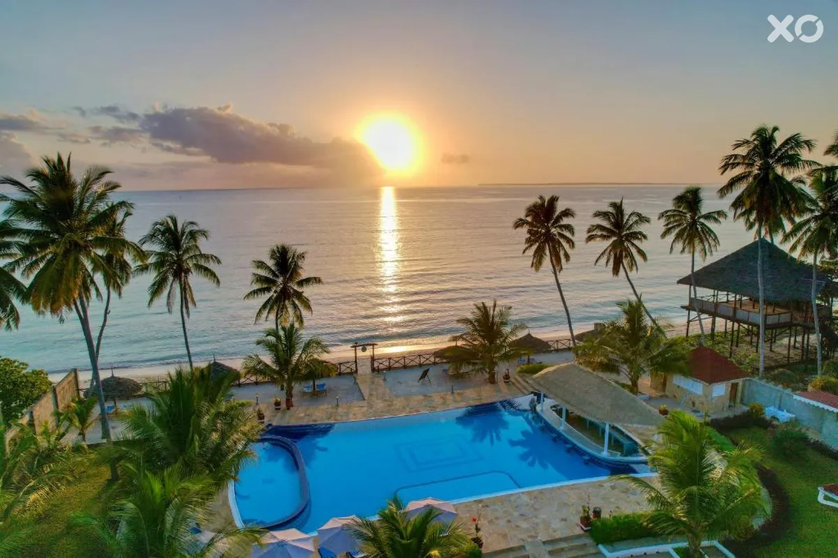 Sunny Palms Beach Bungalows