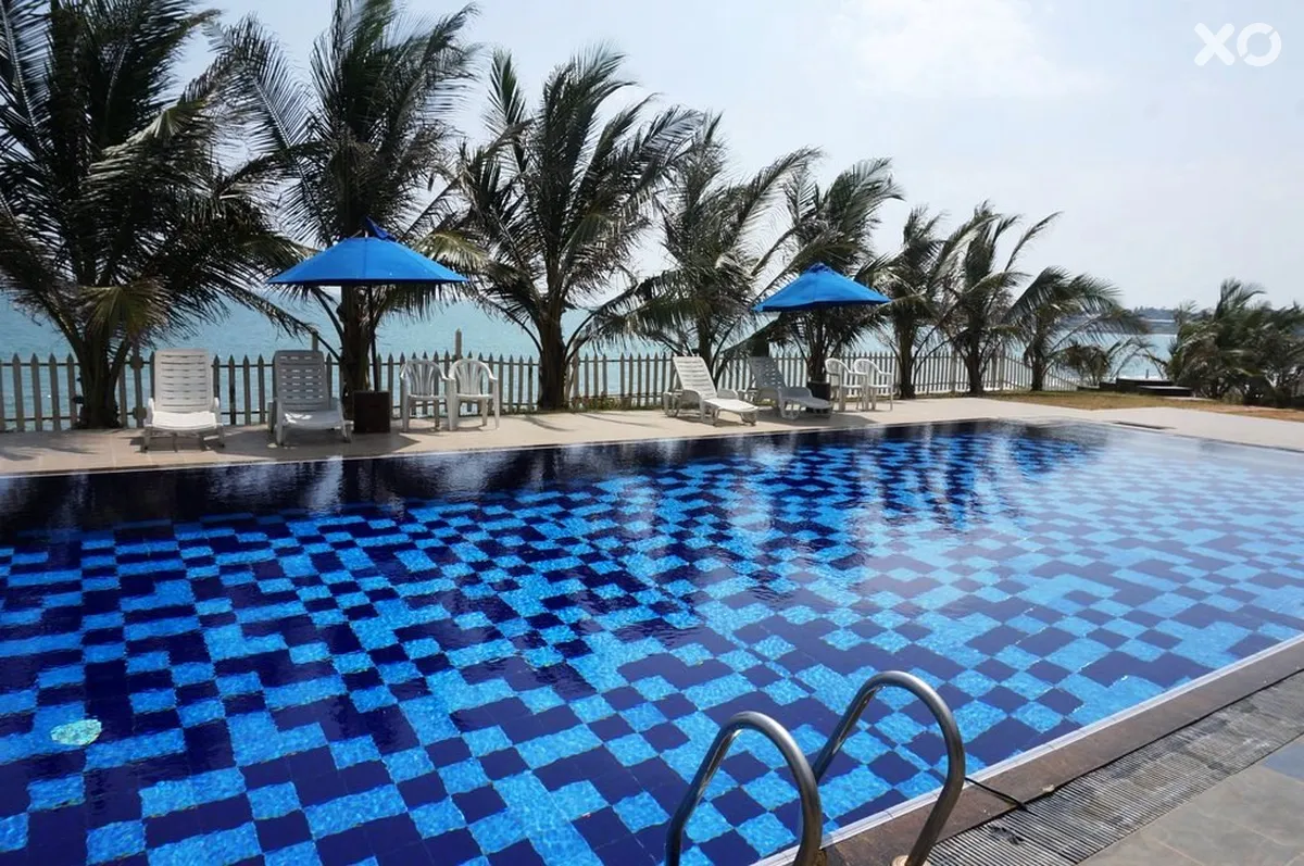 Peacock Beach Hotel