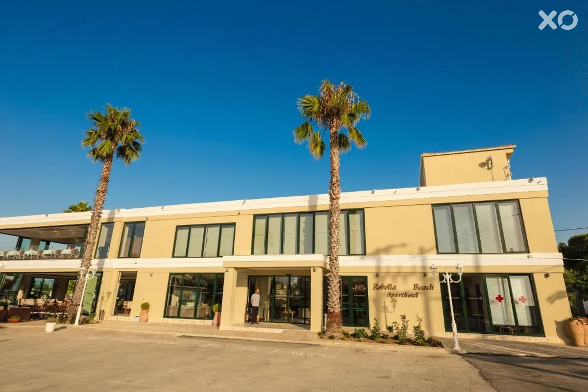 Robolla Beach Aparthotel