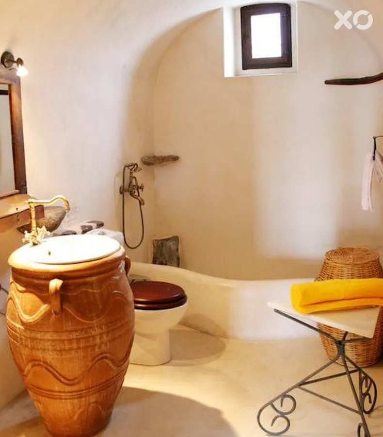 Villas & Mansions of Santorini