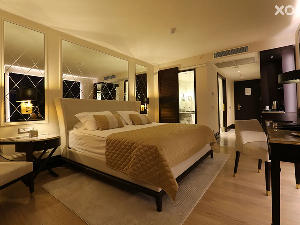 Charisma De Luxe Hotel