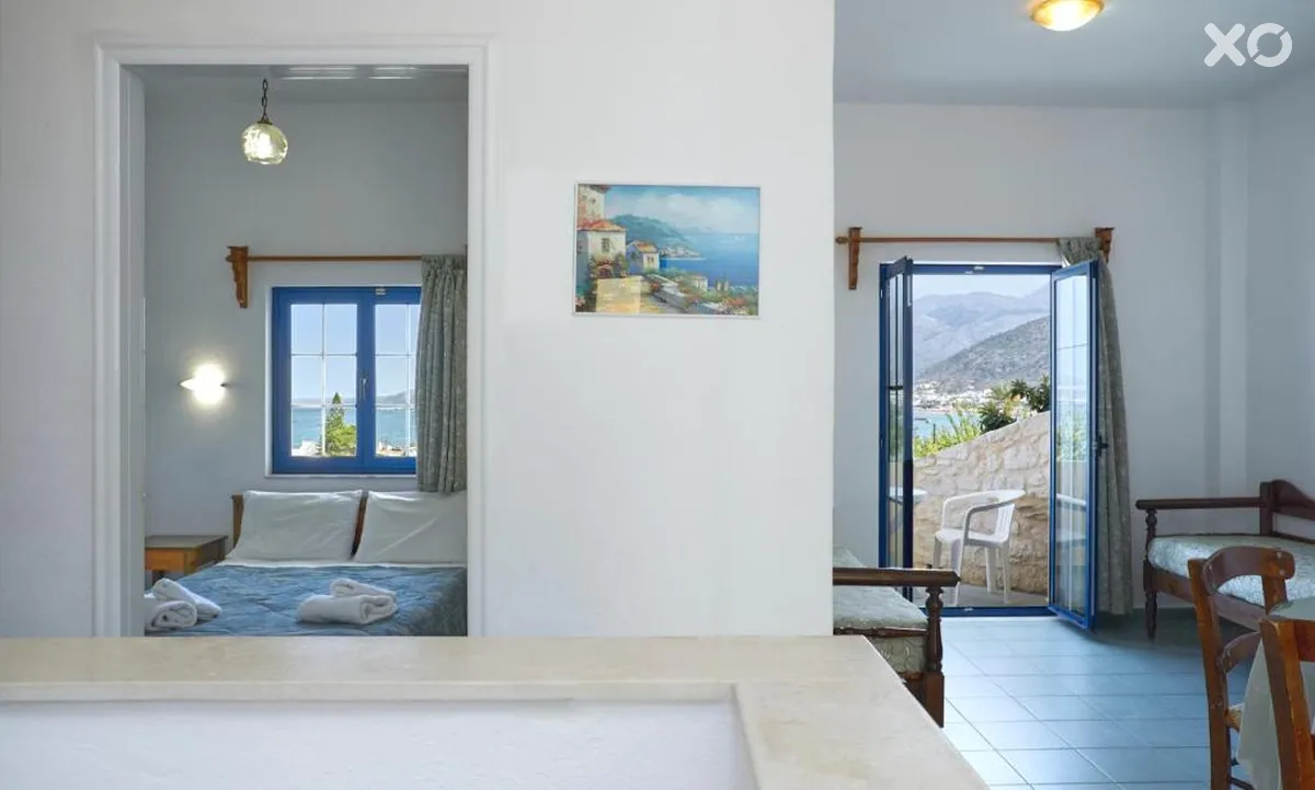 Dionysos Apartments & Studios