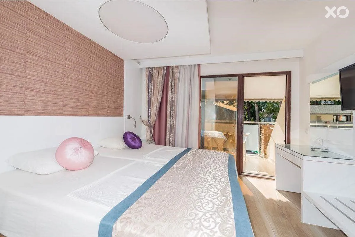 Tropic Hotel