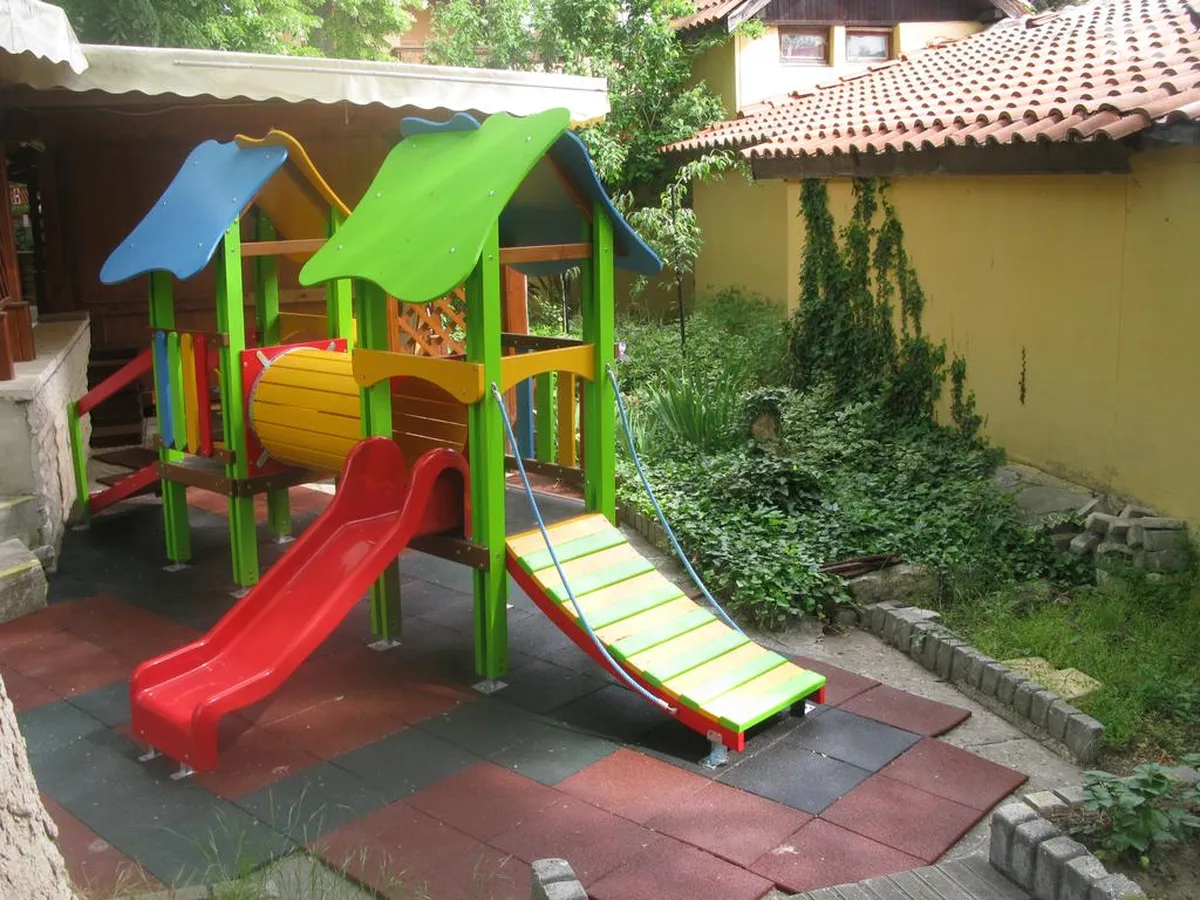 Estreya Residence Hotel