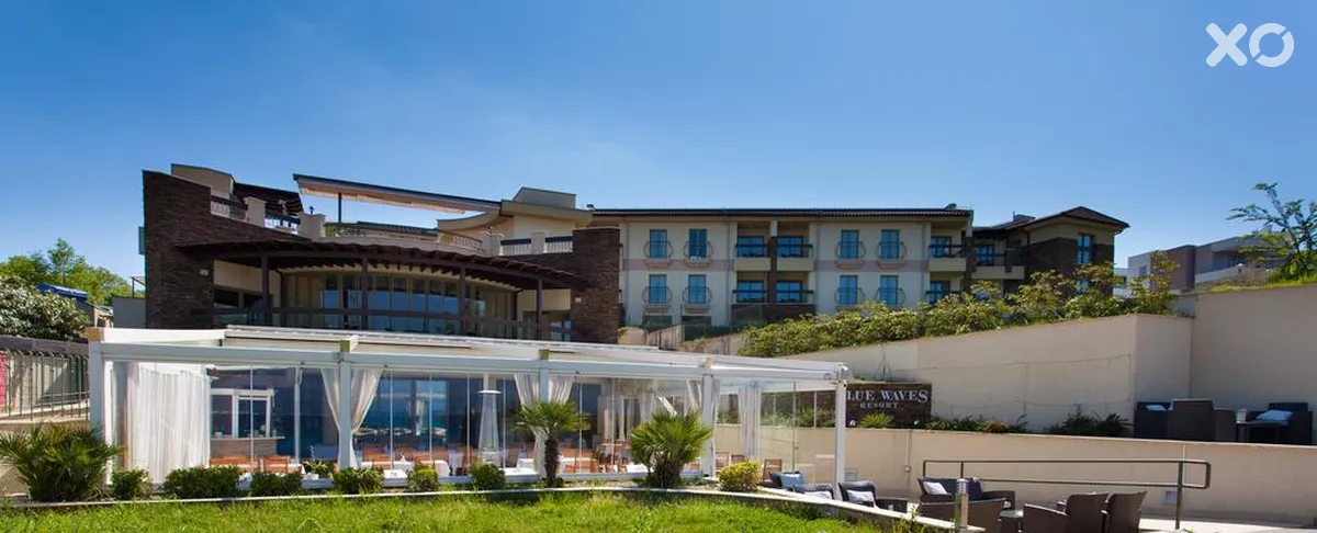 Blue Waves Resort