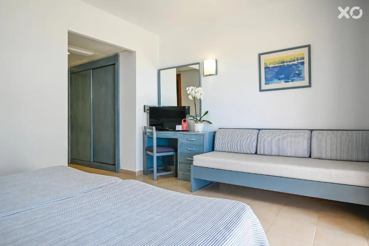 Alondra Hotel