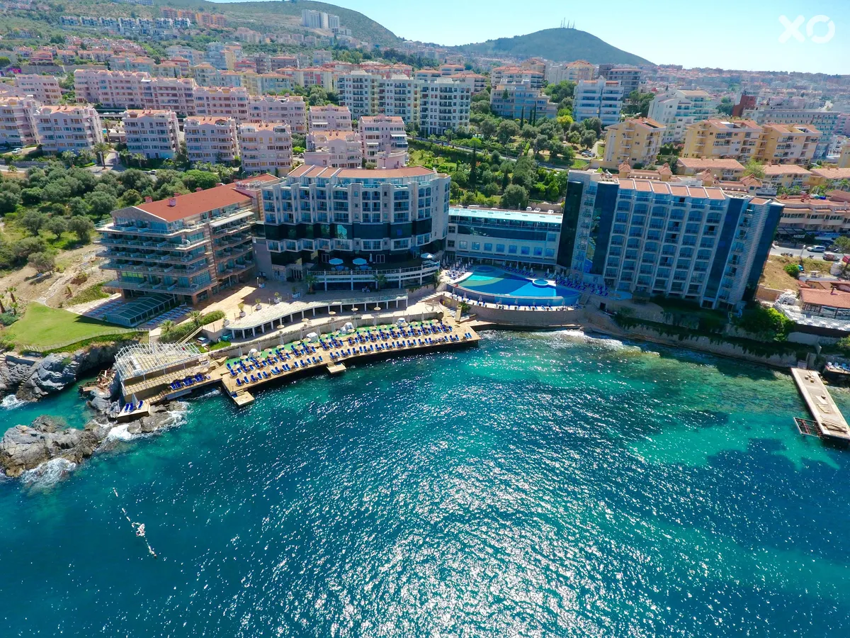 Charisma De Luxe Hotel