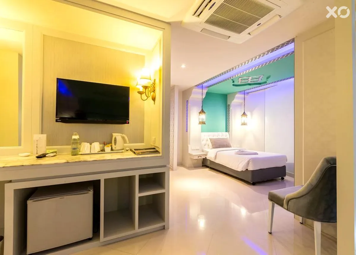 The Verandah Hotel