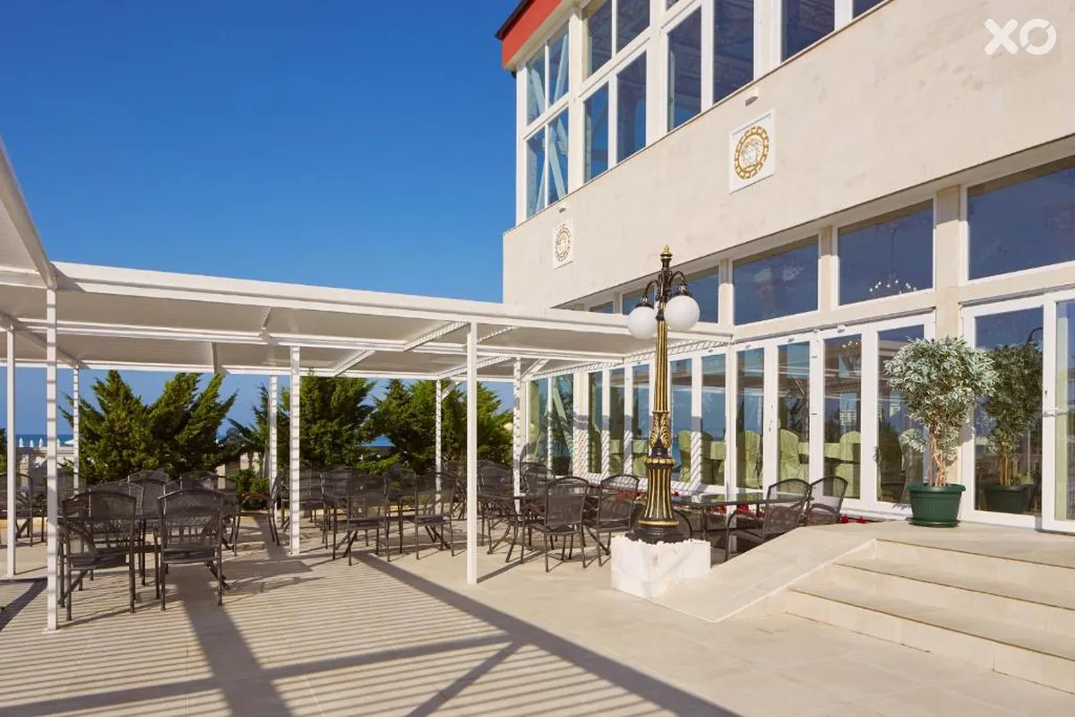 Amore Beach Hotel