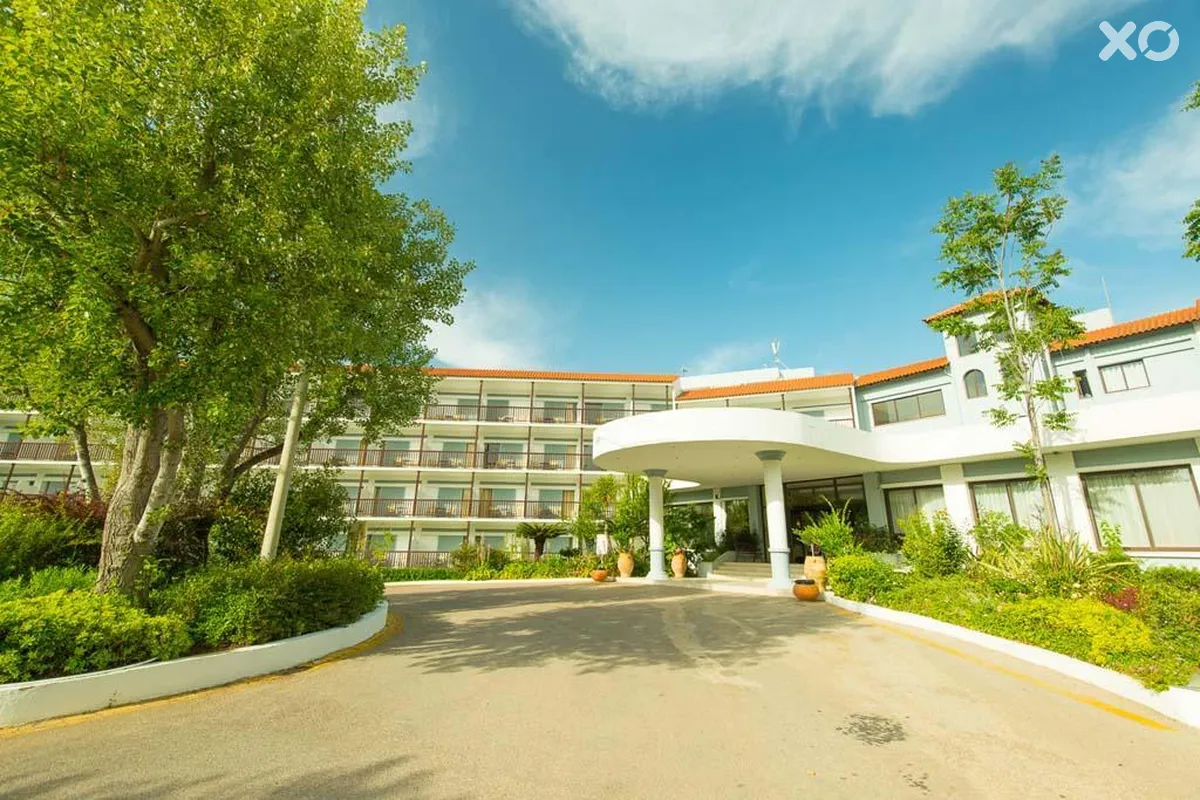 Golden Coast Hotel & Bungalows