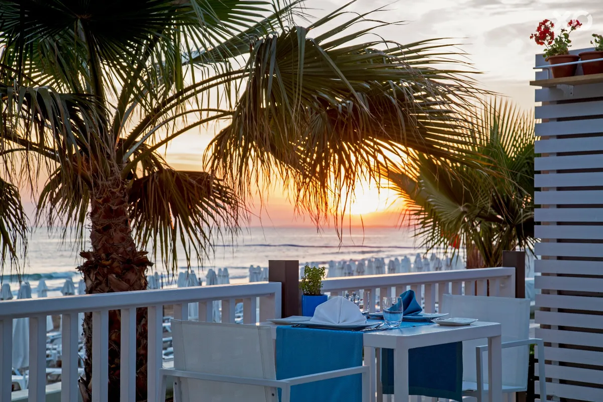 Acanthus Cennet Barut Collection