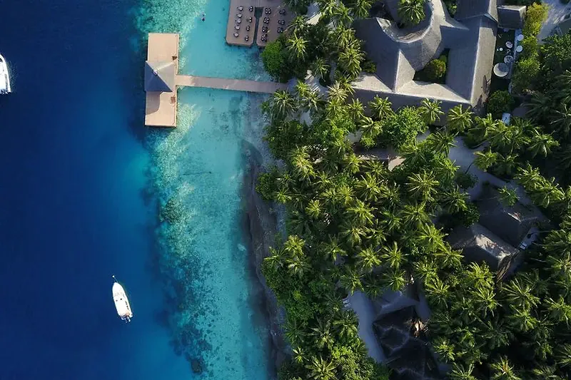 Поринь у магію Мальдів!