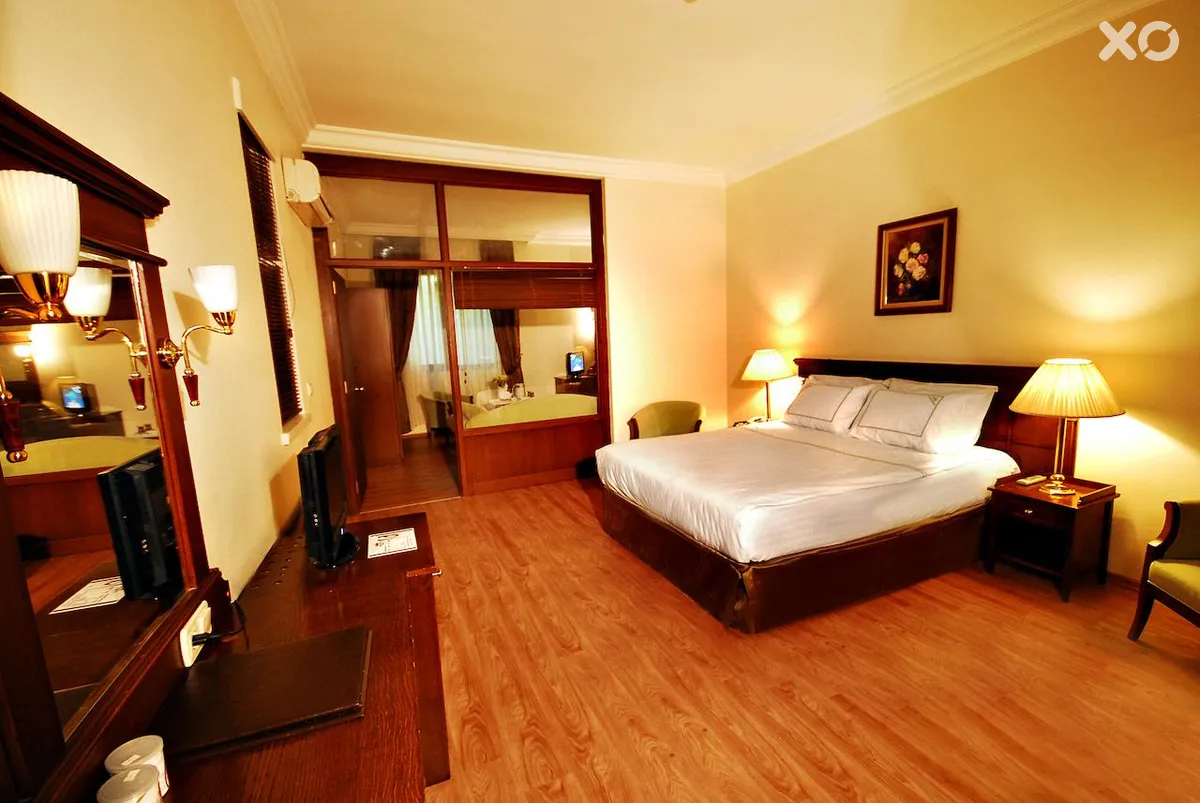Golden Crown Hotel
