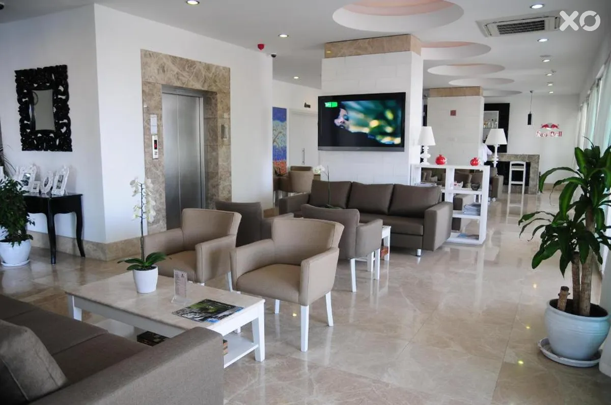 Alesta Yacht Hotel