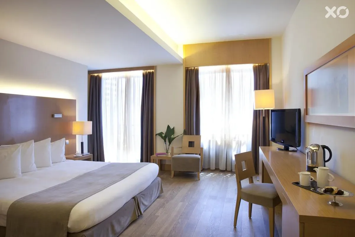 Lazart Hotel