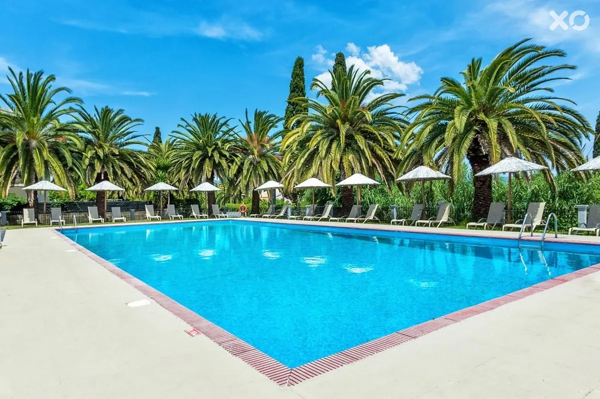 Silver Bay Hotel