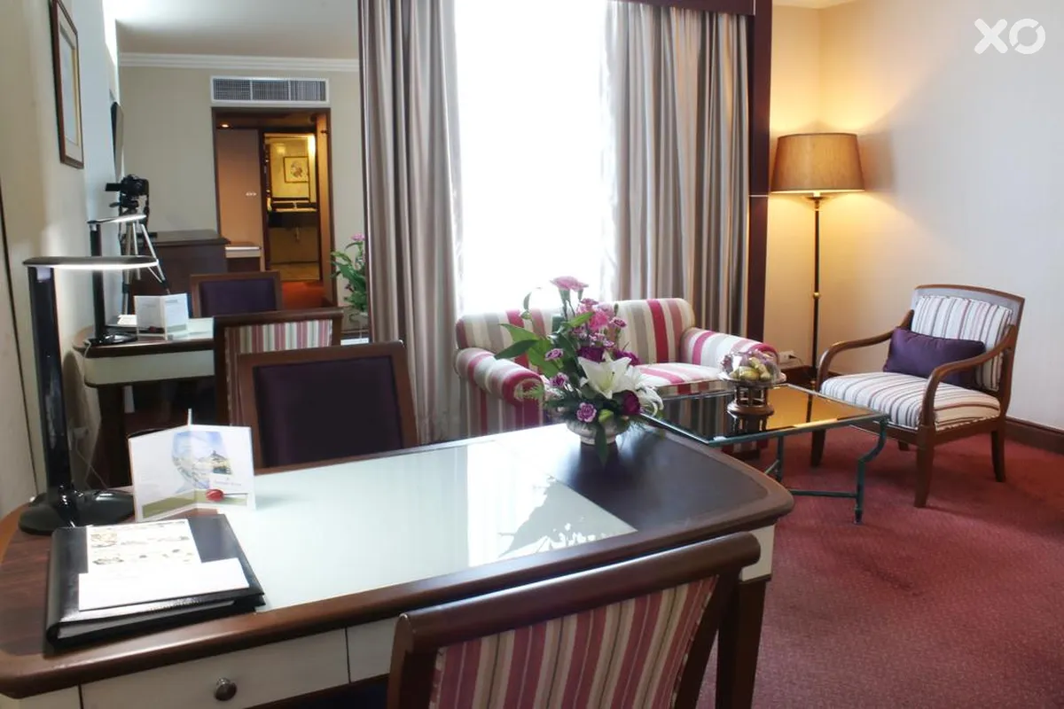 Golden Tulip Sovereign Hotel
