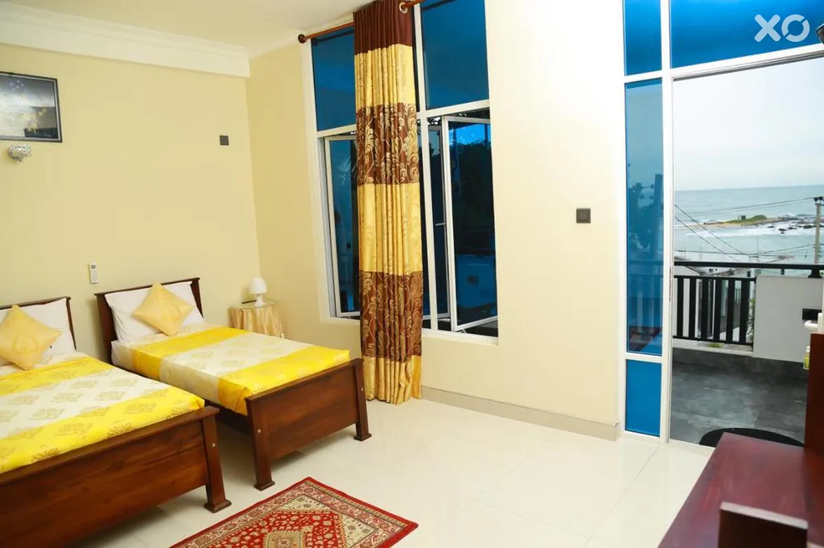 Queens Beach Hotel