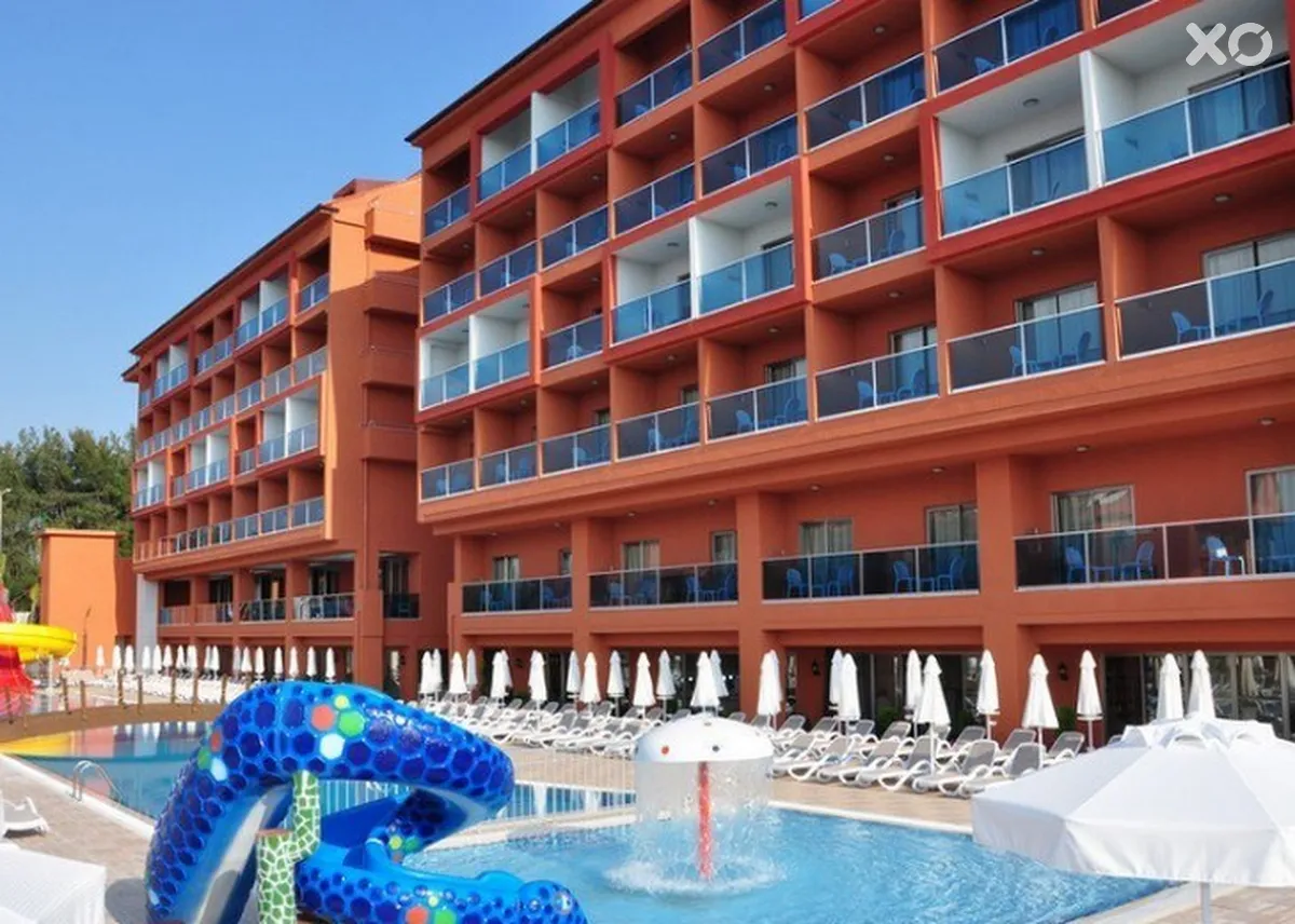Club Side Coast Hotel