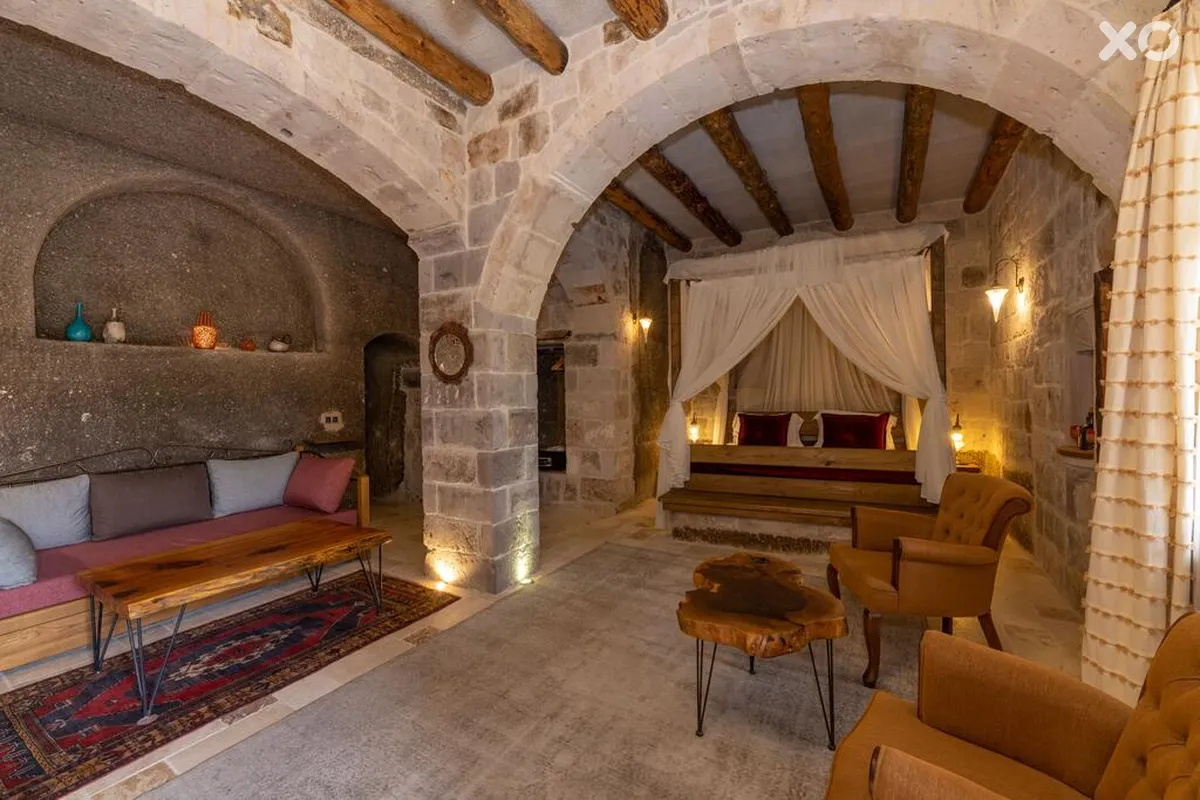 Hera Cave Suites