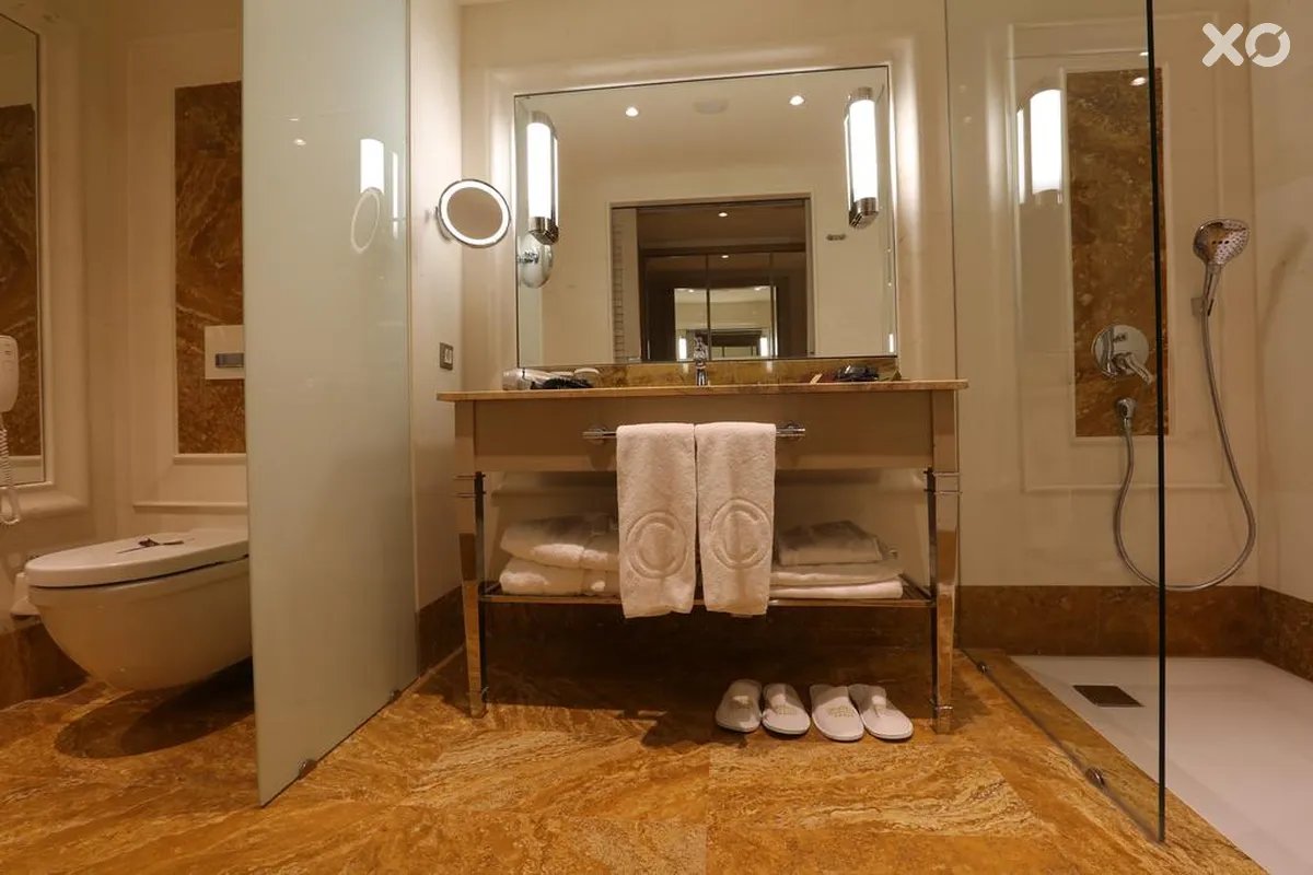 Charisma De Luxe Hotel
