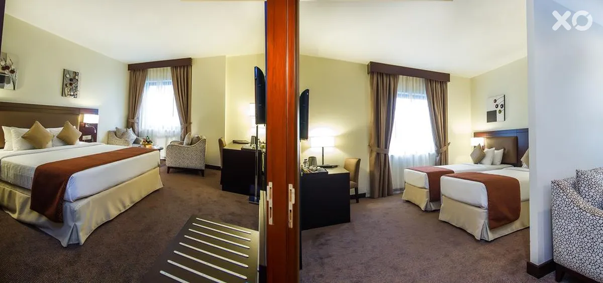 Landmark Summit Hotel