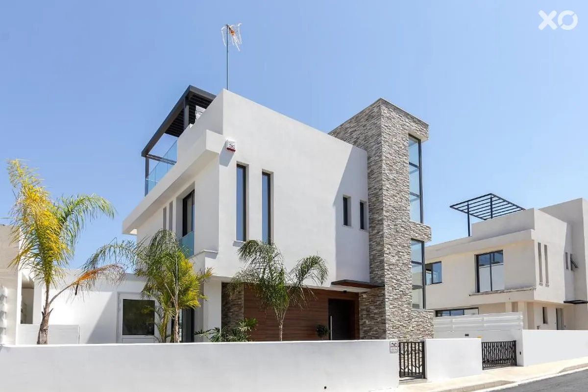 Louis Chris Le Mare Gold Villa