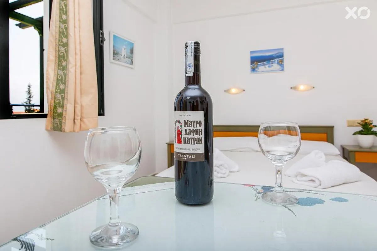 Dionysos Apartments & Studios