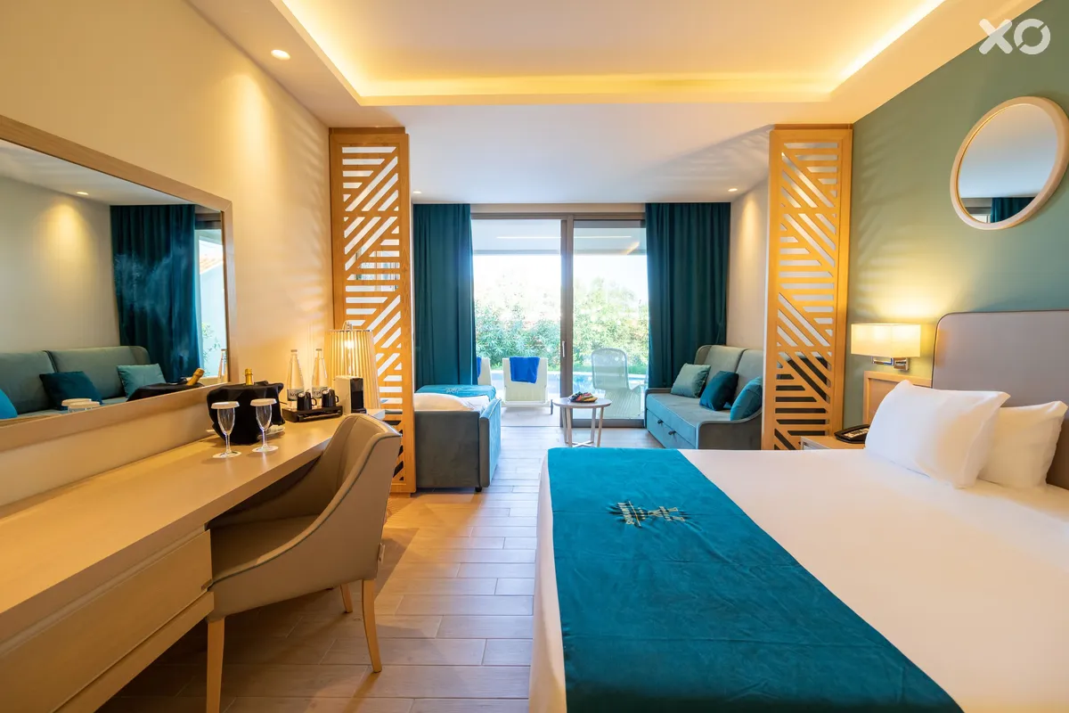 Almyros Beach Resort & Spa