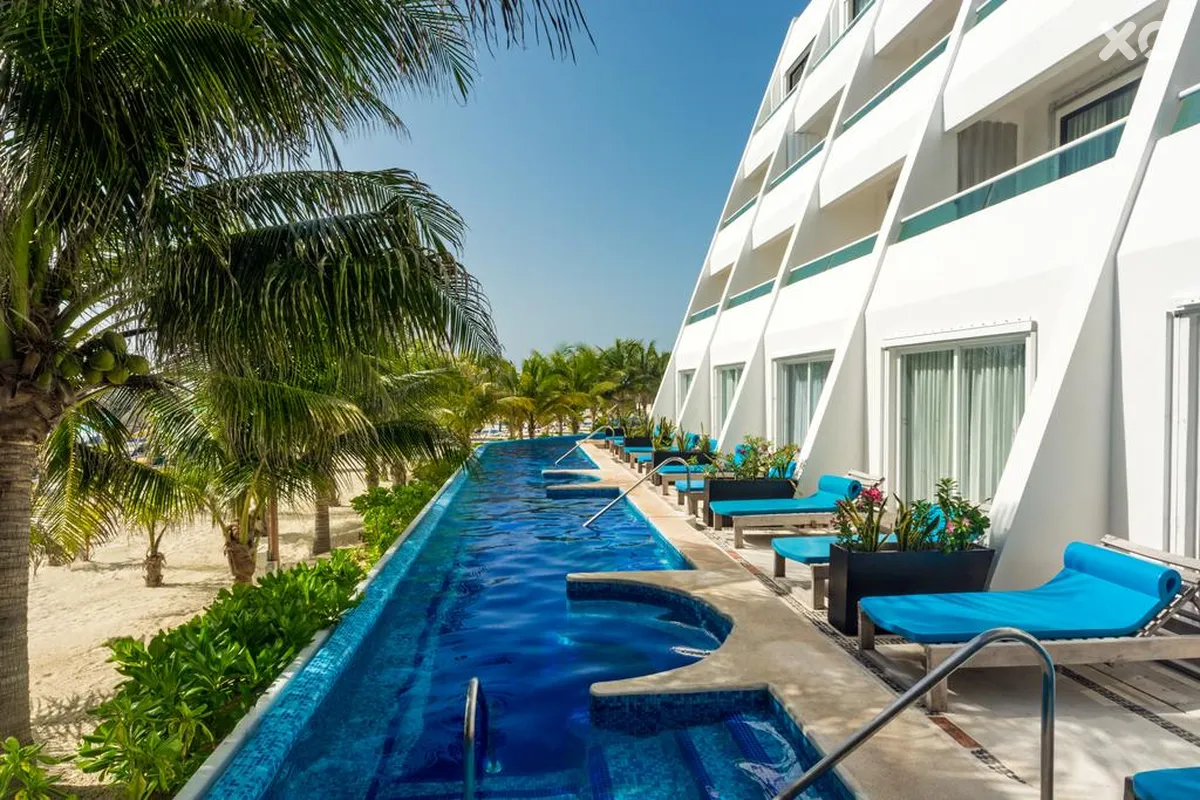 Flamingo Cancun Resort