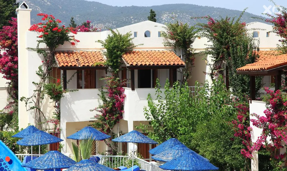 Summer Garden Suites & Beach Hotel