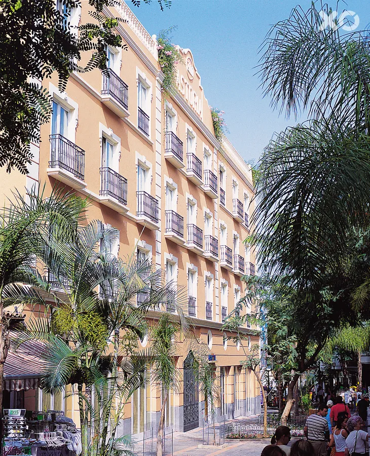 RF Astoria Hotel