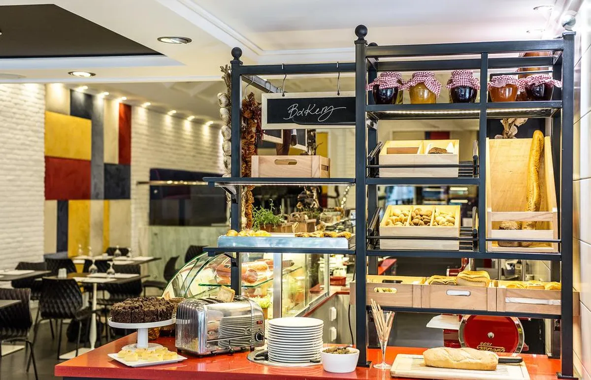 Alexandros Hotel