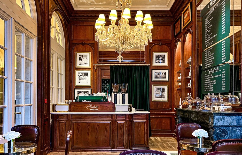 Кафе и рестораны от модных брендов в Париже