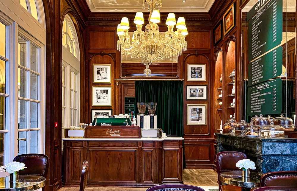 Кафе та ресторани від модних брендів в Парижі 