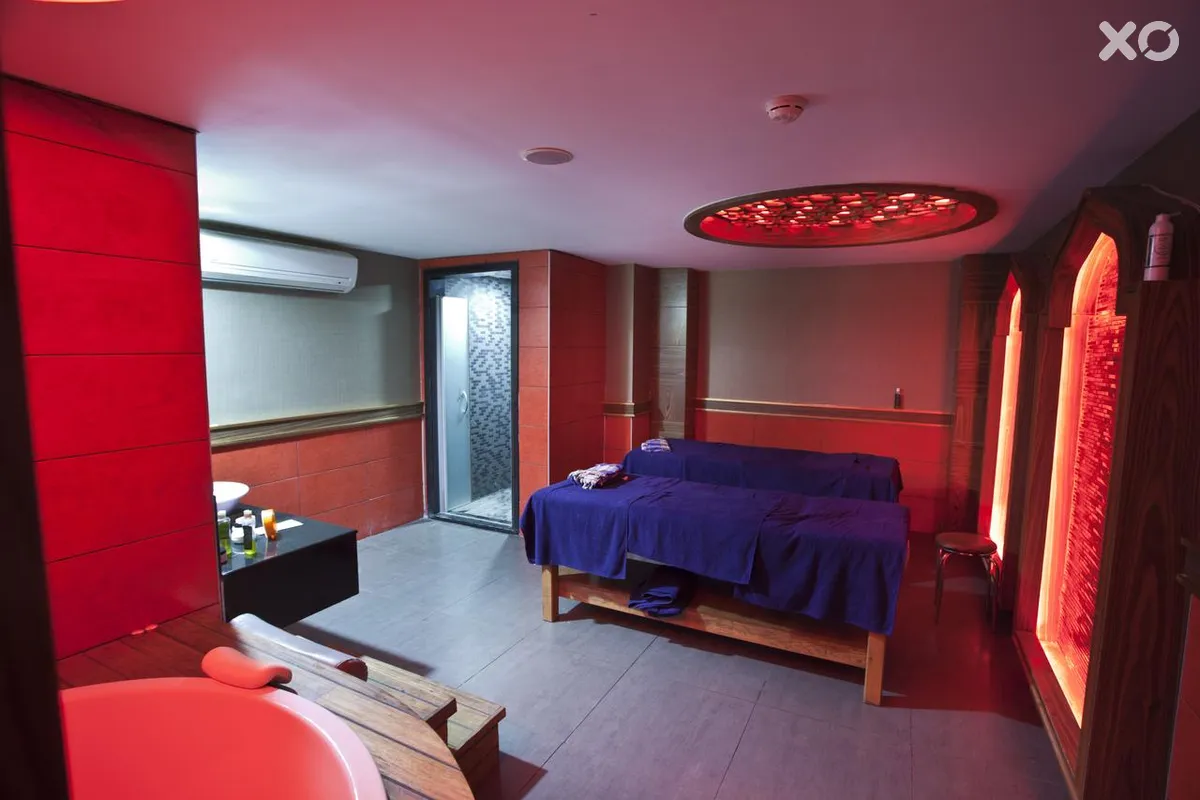 Adella Side Hotel