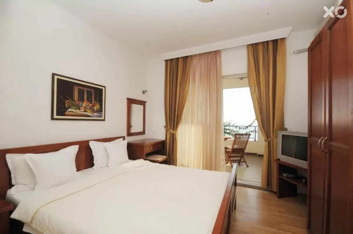 Leut Apartments